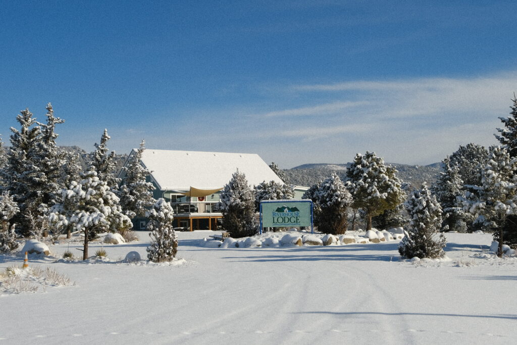 a riverhouse lodge hotel in buena vista co